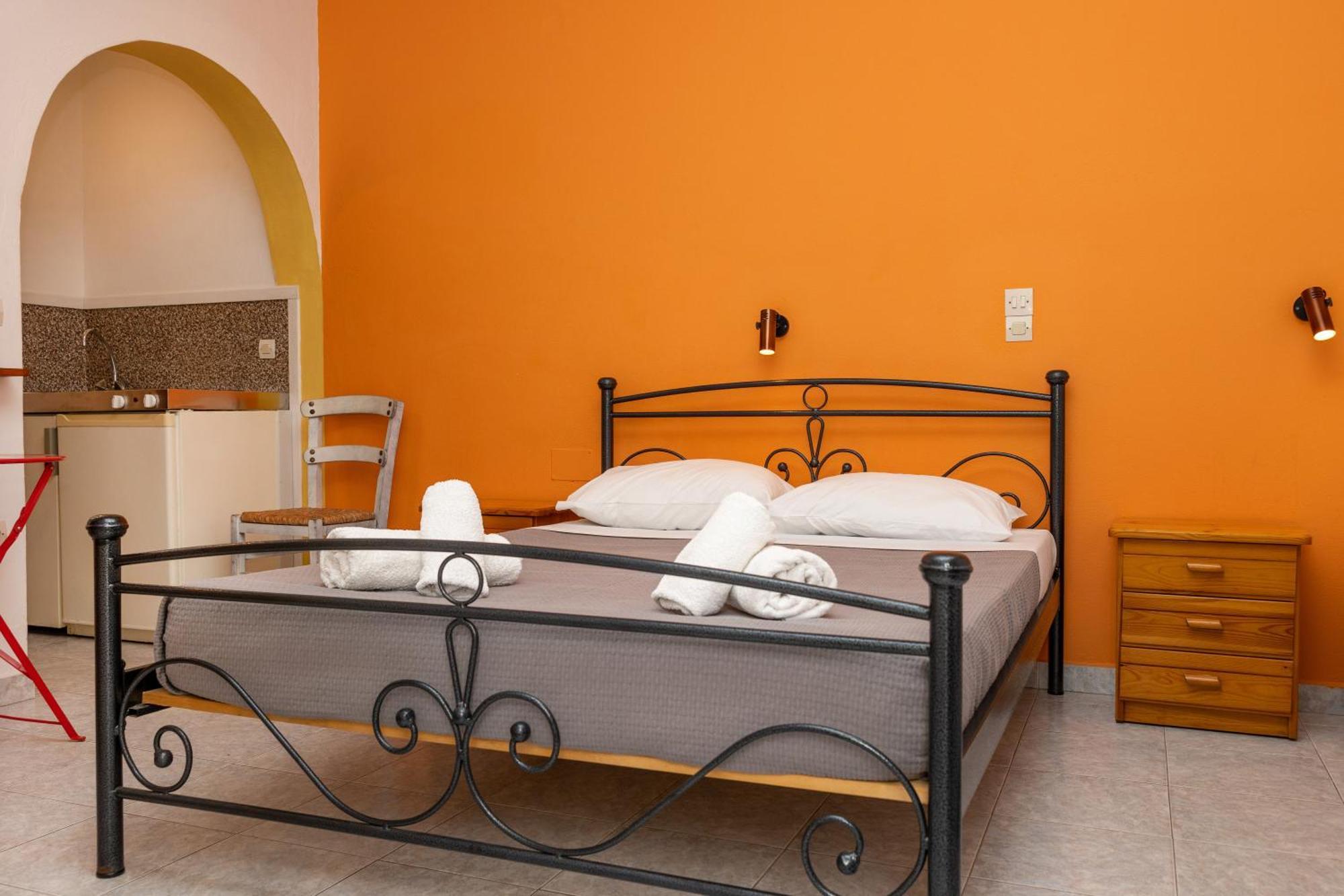 Depis Economy Apartments Naxos City المظهر الخارجي الصورة